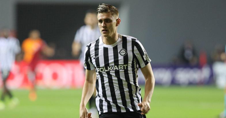 Son dakika haberi! Beşiktaş'ta Kazımcan Karataş imzaya yakın