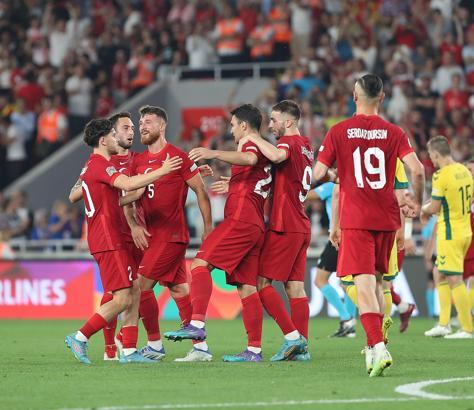 Galatasaray'dan Kaan Ayhan ve Halil Dervişoğlu atağı