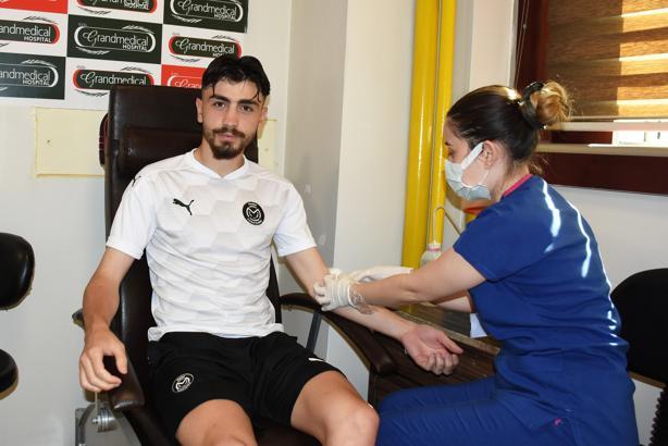 Manisa FK'lı futbolcular sağlık kontrolünden geçti
