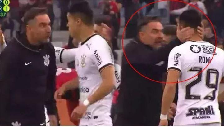 Kırmızı kart gören futbolcusu eski Fenerbahçeli Vitor Pereira'yı kızdırdı!