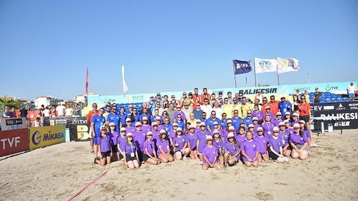 Balıkesir'de plaj voleybolu rüzgarı esiyor