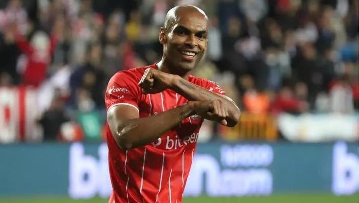 Antalyasporlu Naldo'dan flaş Fenerbahçe açıklaması