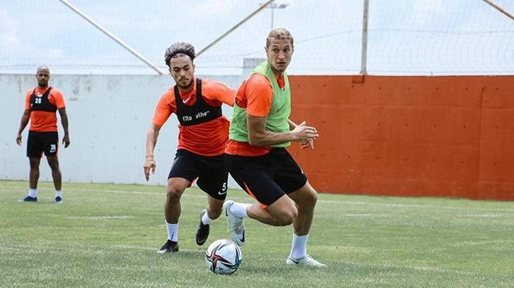 Ümraniyespor yeni sezon hazırlıklarına tüm hızıyla devam ediyor