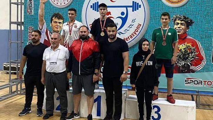 Halterde Türkiye şampiyonu oldu
