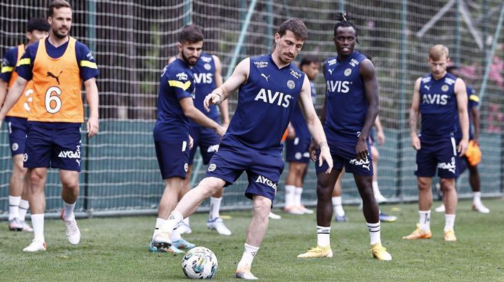 Fenerbahçe günü çift antrenmanla tamamladı