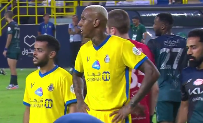 Talisca sezonu kötü bitirdi... Kaçan penaltı ve kırmızı kart!