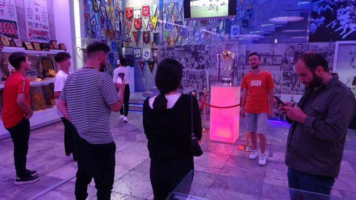 Trabzonspor'un şampiyonluk kupasına ziyaretçi akını