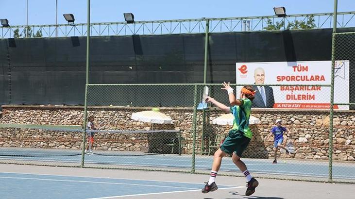 Efeler'de Tenis Turnuvası başladı
