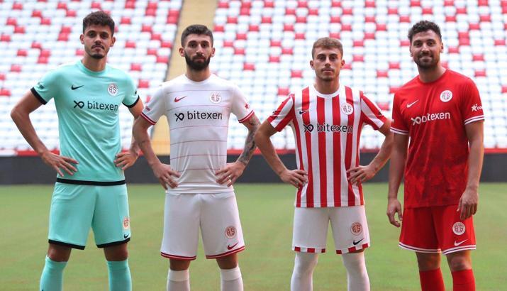 Antalyaspor, yeni sezon formalarını tanıttı