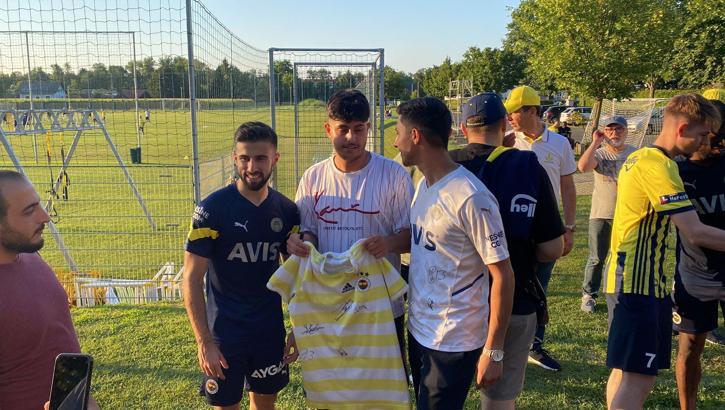 Fenerbahçeli taraftarlar takımlarını yalnız bırakmadı