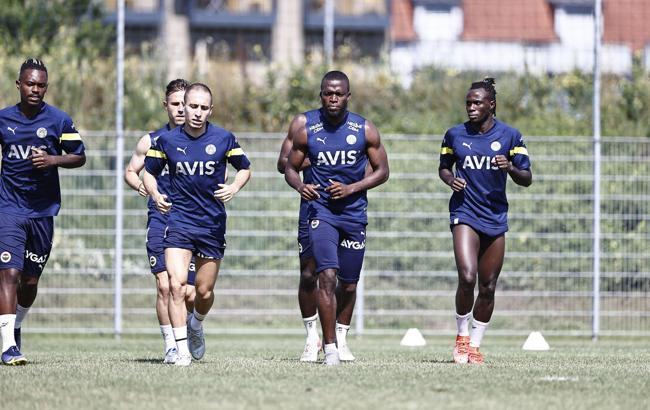 Fenerbahçe'de yeni sezon hazırlıkları devam ediyor