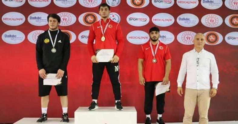 Mücahit Çelik, Samsun'da çiçeklerle karşılandı
