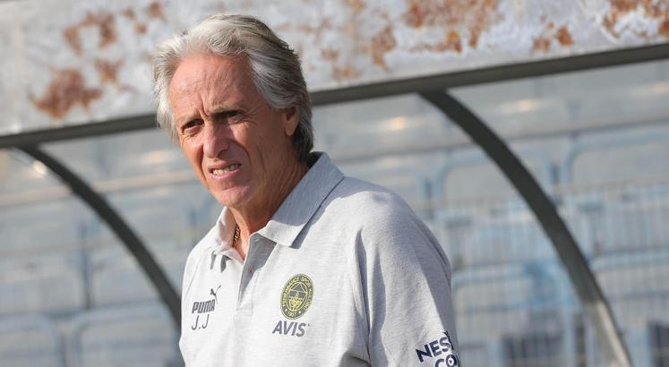 Fenerbahçe'de Jorge Jesus kolları erken sıvadı
