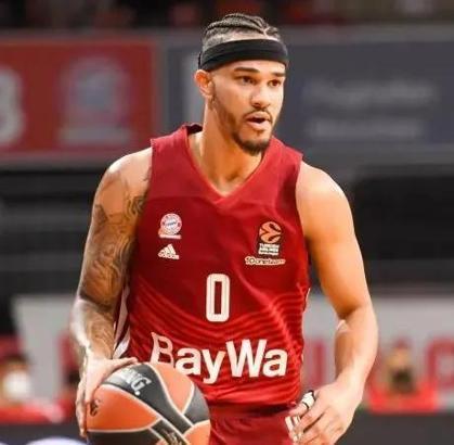 Bayern Münih, Nick Weiler-Babb ile yeni sözleşme imzaladı