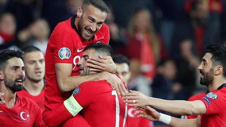 Cenk Tosun: Emre Belözoğlu ve Burak Yılmaz okul gibi