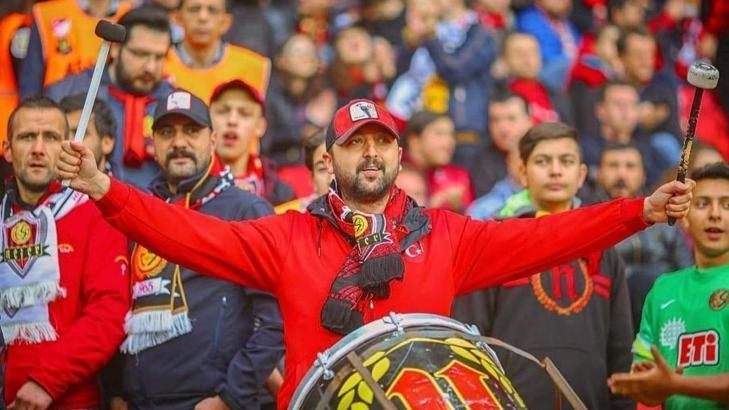 Eskişehirspor taraftarının Abdullah Avcı'ya tepkisi sürüyor