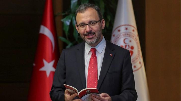 Bakan Kasapoğlu'ndan genç kürekçilere tebrik mesajı