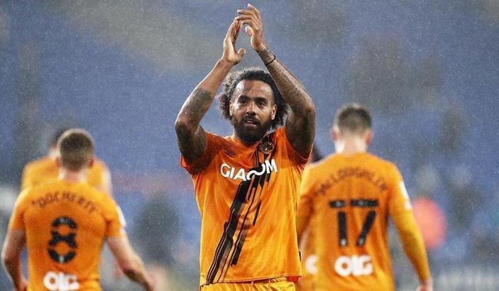 Tom Huddlestone, oyuncu-antrenör olarak Manchester United'a gidiyor
