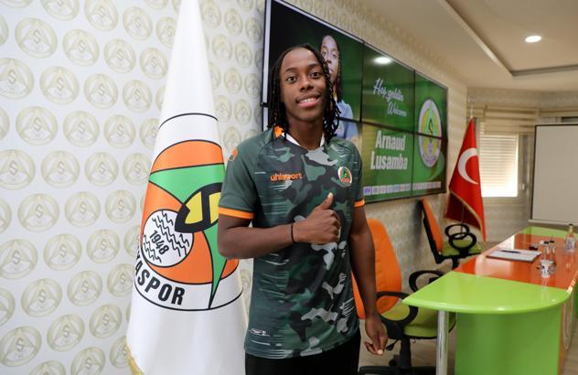 Arnaud Lusamba'dan Alanyaspor'a 3 yıllık imza