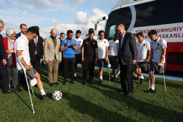 Cumhurbaşkanı Recep Tayyip Erdoğan, Ampute Futbol Takımı'nı ziyaret etti