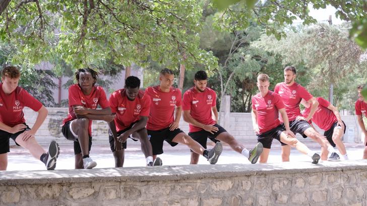 Konyaspor'un rakibi Vaduz, son antrenmanını Konya sokaklarında yaptı