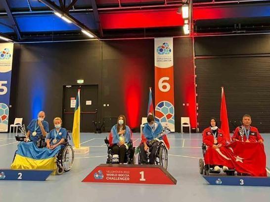 Sporcu kardeşler Hollanda'dan madalyayla döndü