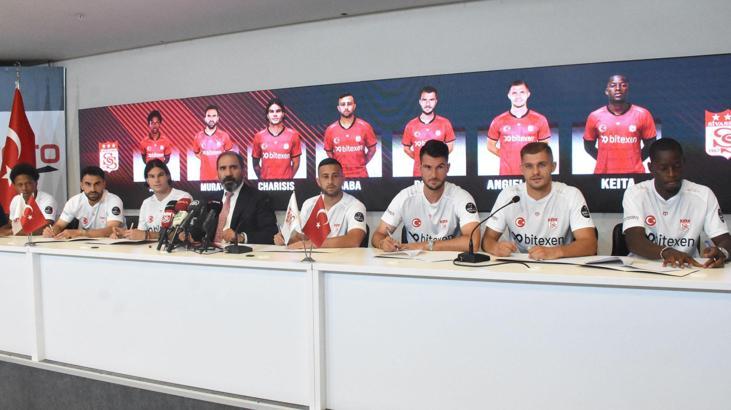 Sivasspor'dan yeni transferler için imza töreni