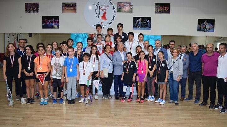 Squash şampiyonları madalyalarını aldı