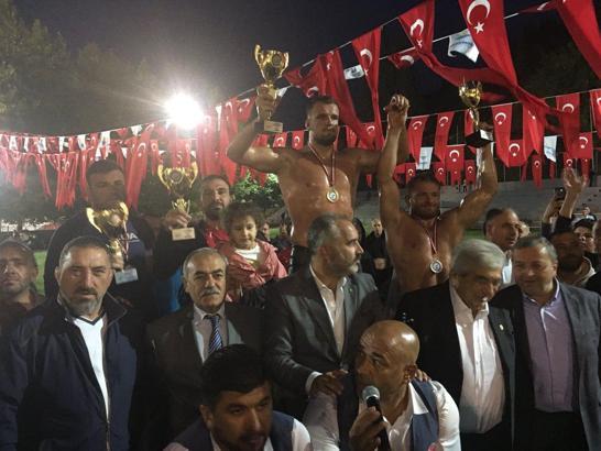 Karamürsel'de Hüseyin Gümüşalan, başpehlivan oldu