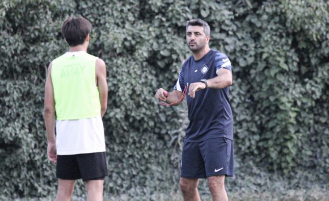 Altay'da tribünler Sinan Kaloğlu'nu istifaya davet etti