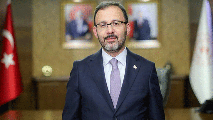Bakan Kasapoğlu'ndan milli yelkenci Artun Şenol için tebrik mesajı