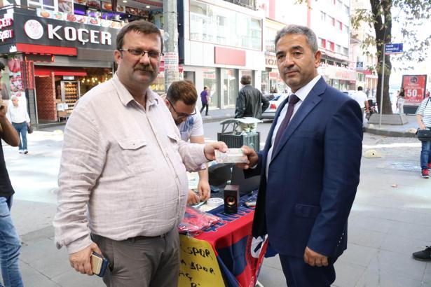 Zonguldak Kömürspor'a katkı için stand açıp bilet sattılar