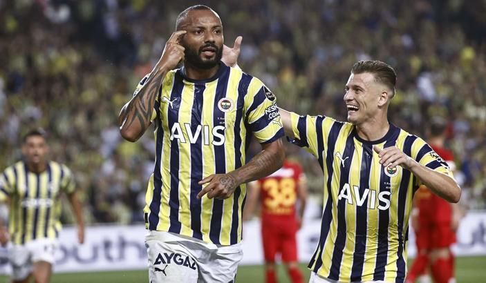 Fenerbahçe'de Joao Pedro taraftarların gönlünü fethetti