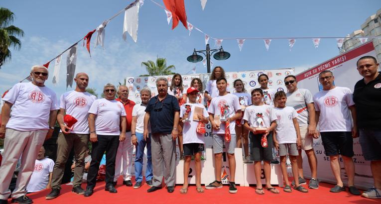 Antalyaspor 3. Açık Su Yüzme Yarışları gerçekleştirildi