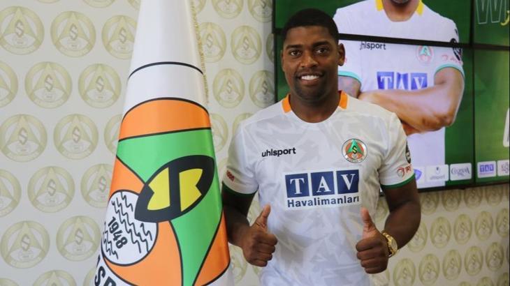 Alanyaspor, Fulham'dan Cavaleiro'yu kiraladı