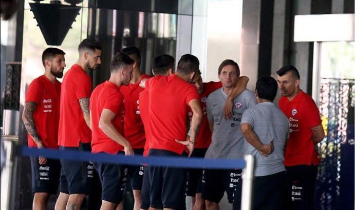 Beşiktaşlı futbolcular Medel ve Roco, depreme yakalandı