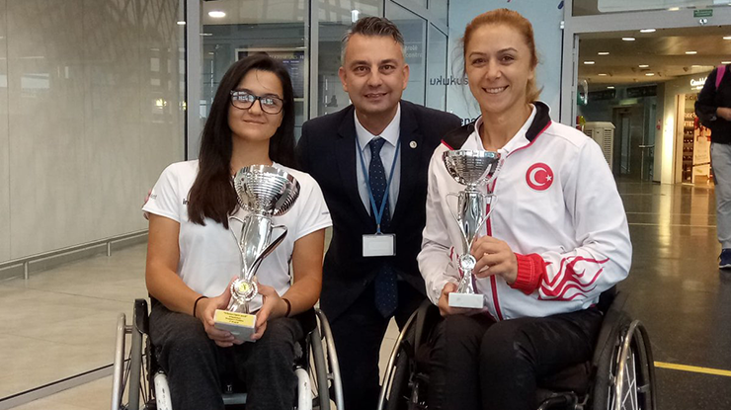 Milli tenisçilerimizden çifte madalya