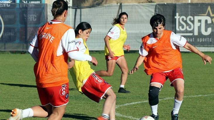 İşitme Engelli Kadın Futbol Milli Takımı, Erciyes'te hazırlanıyor