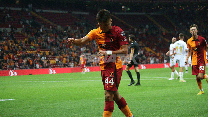 Galatasaray'da Okan Buruk'tan gençlere görev