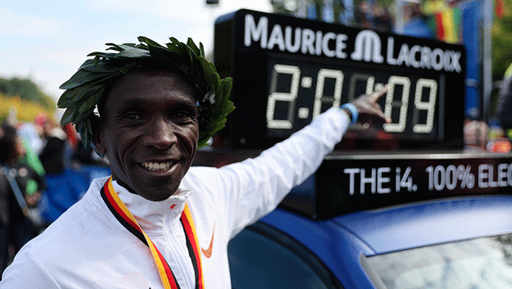 Berlin Maratonu'nda Kipchoge'den dünya rekoru
