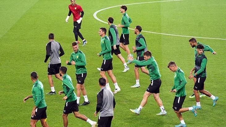 AEK Larnaca, Fenerbahçe maçı hazırlıklarını tamamladı