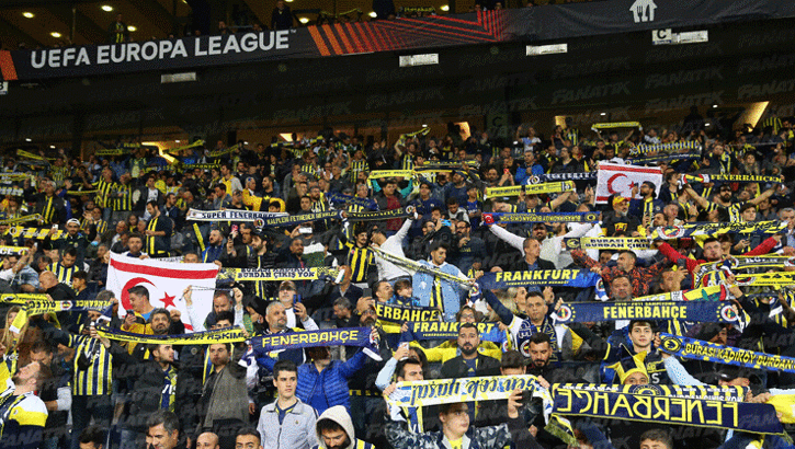 Fenerbahçe için tribünler yine tıklım tıklım