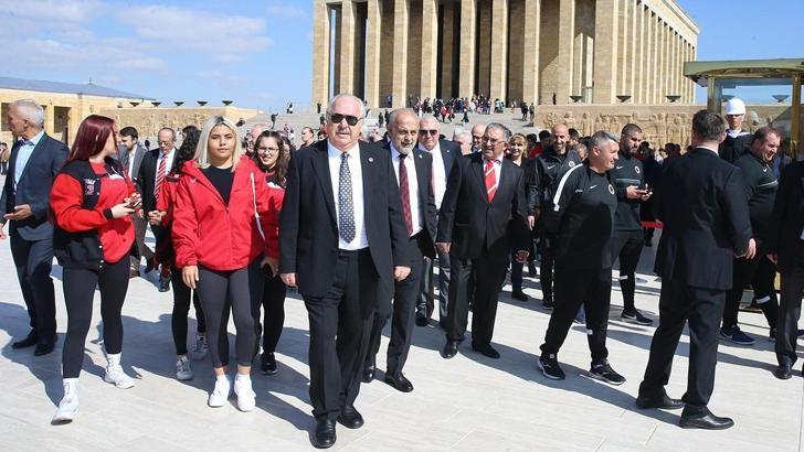 Gençlerbirliği, Anıtkabir'i ziyaret etti