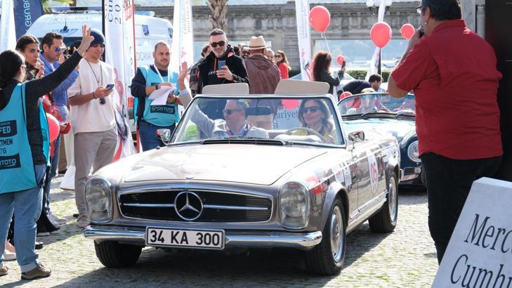 Cumhuriyet Rallisi'nde klasik otomobiller yarışıyor