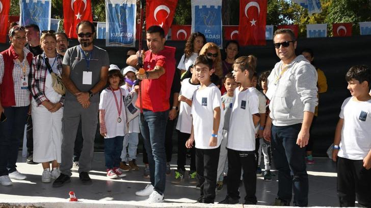 Kuşadası'nda Cumhuriyet çocukları spor şenliği