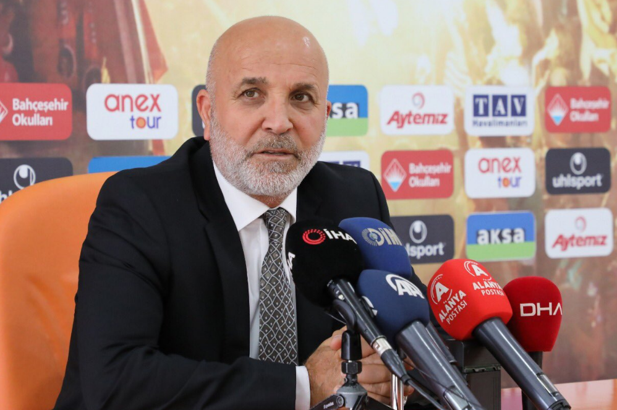 Alanyaspor'da başkandan rest: Bu şartlarda devam edemeyiz!