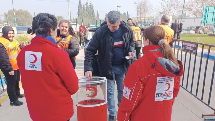 Maça alınmayan bozuk paralar Kızılay'a bağışlandı