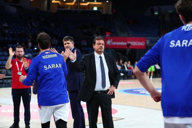 Anadolu Efes'in yıldızları maçı bırakıp penaltıları seyrettiler!
