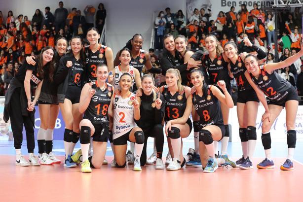 Eczacıbaşı - Dentil Praia Clube maç sonucu: 3-0