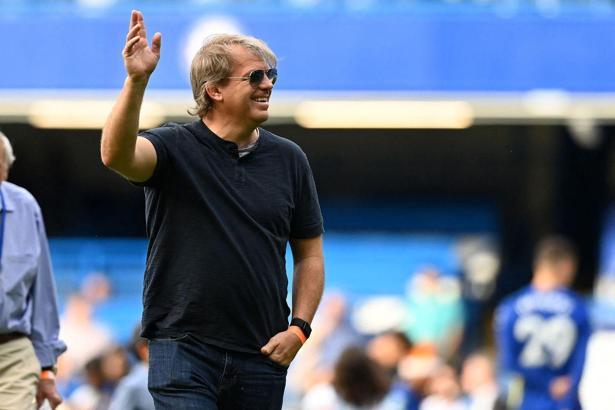 Chelsea'nin patronu para saçıyor!